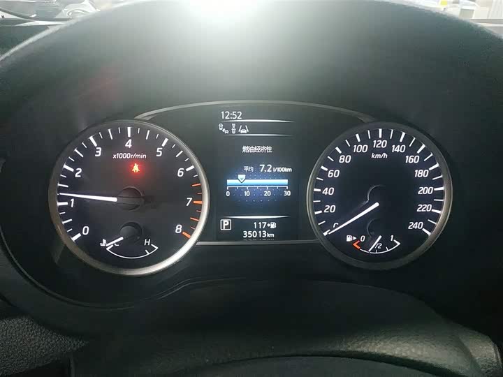 Фото 12 - Nissan Tiida