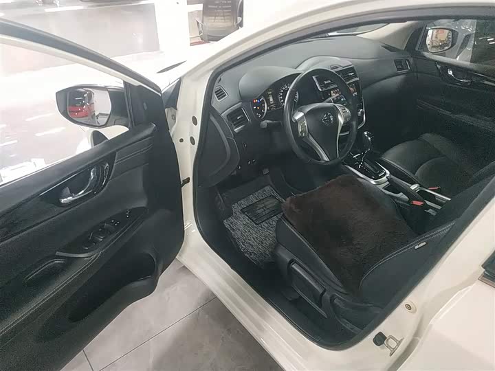 Фото 16 - Nissan Tiida