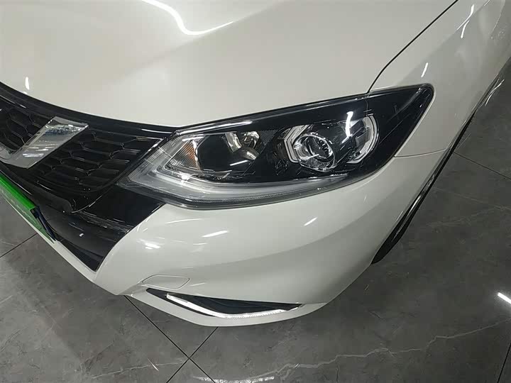 Фото 24 - Nissan Tiida