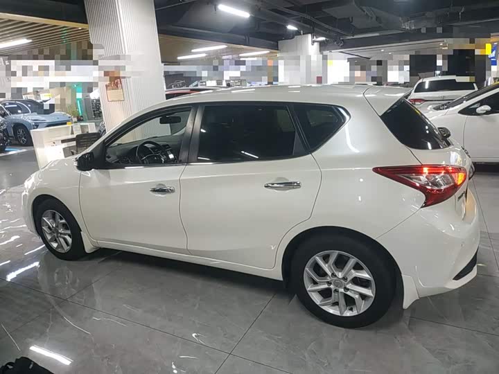 Фото 5 - Nissan Tiida