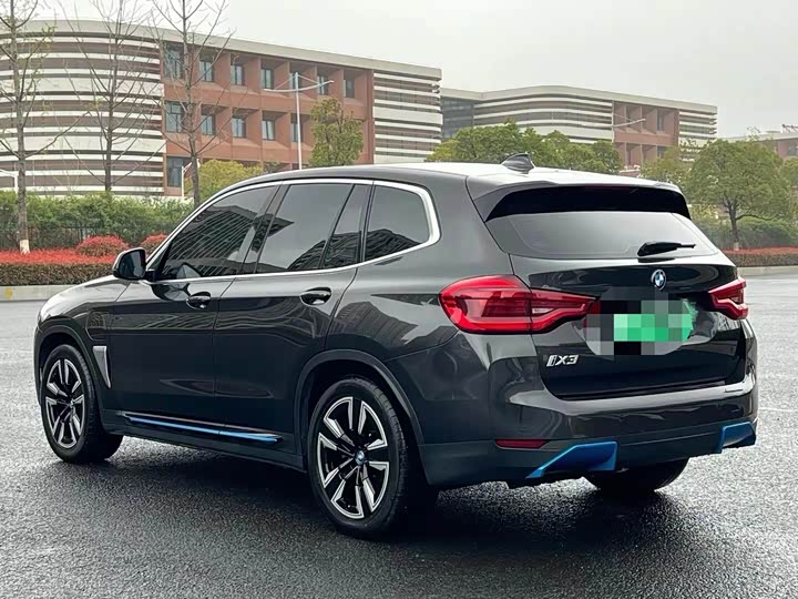 Фото 9 - BMW iX3