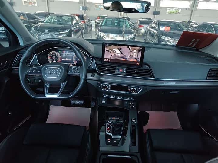 Фото 10 - Audi Q5L