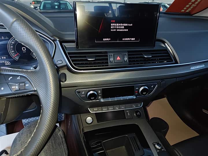 Фото 13 - Audi Q5L