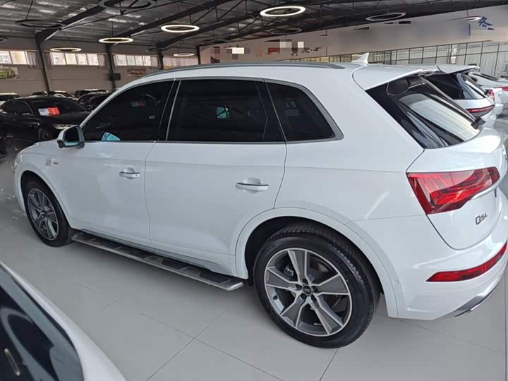 Фото 5 - Audi Q5L