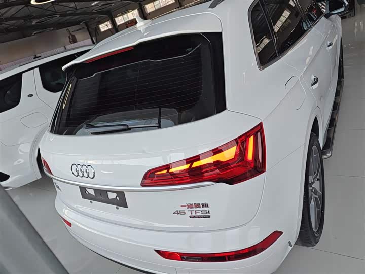 Фото 6 - Audi Q5L