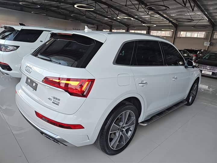 Фото 7 - Audi Q5L