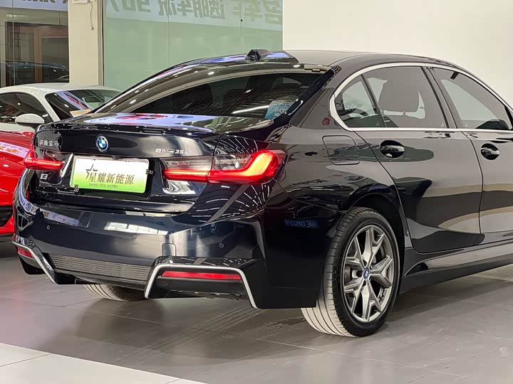 Фото 24 - BMW i3