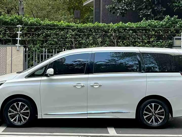 Фото 2 - GAC Trumpchi M8