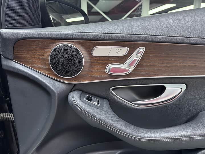 Фото 18 - Mercedes-Benz GLC-Class