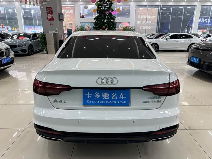 Фото 14 - Audi A4L