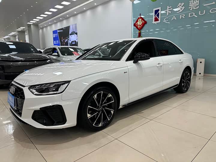 Фото 2 - Audi A4L