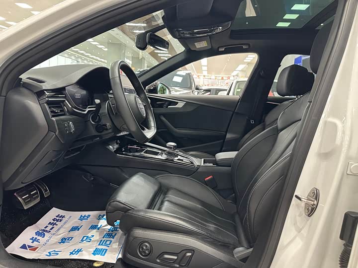 Фото 5 - Audi A4L