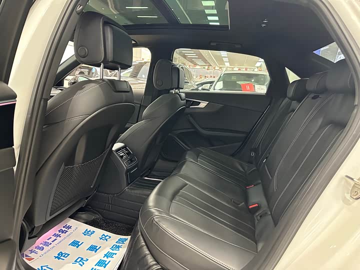 Фото 6 - Audi A4L