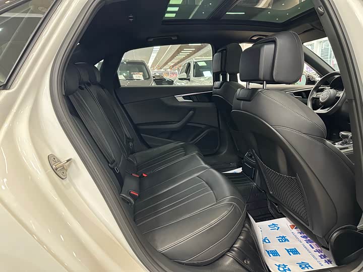 Фото 9 - Audi A4L