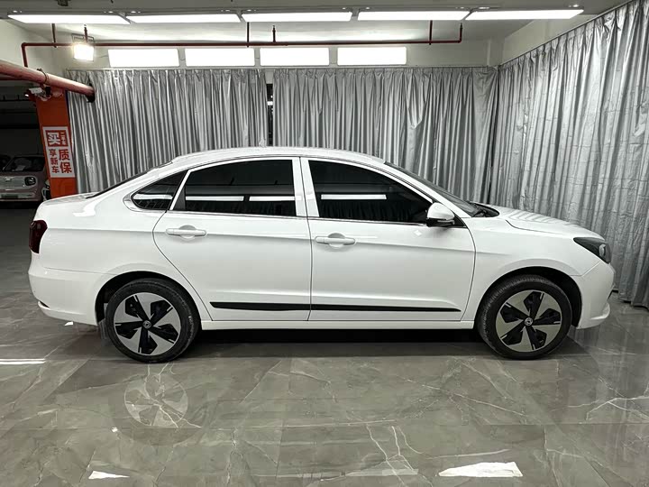 Фото 12 - Dongfeng Aeolus E70