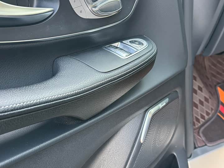 Фото 13 - Mercedes-Benz V-Class