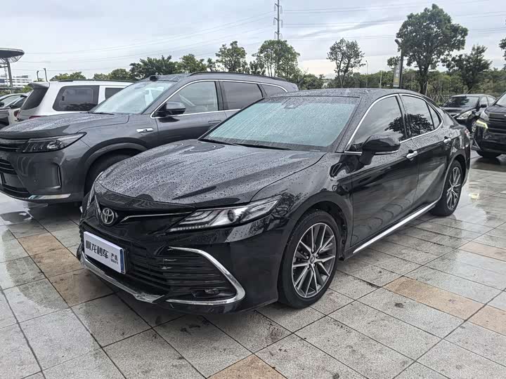 Фото 1 - Toyota Camry