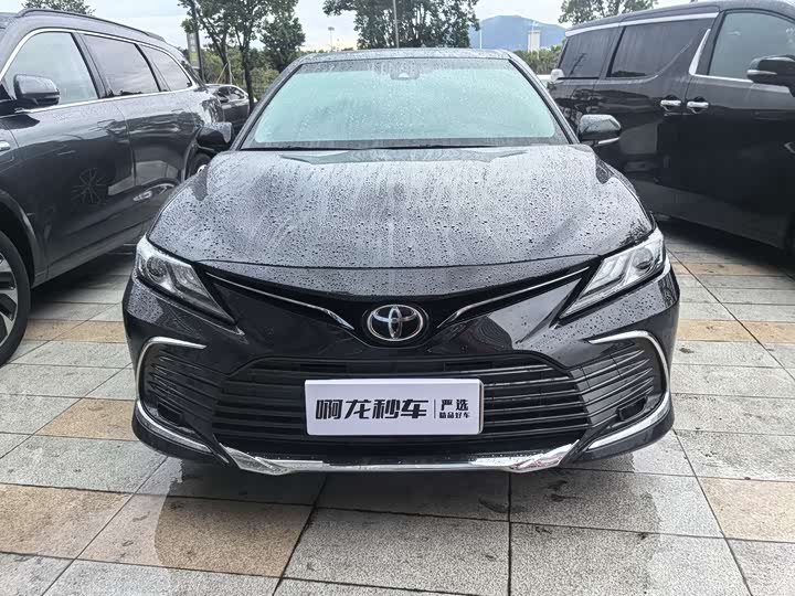 Фото 2 - Toyota Camry