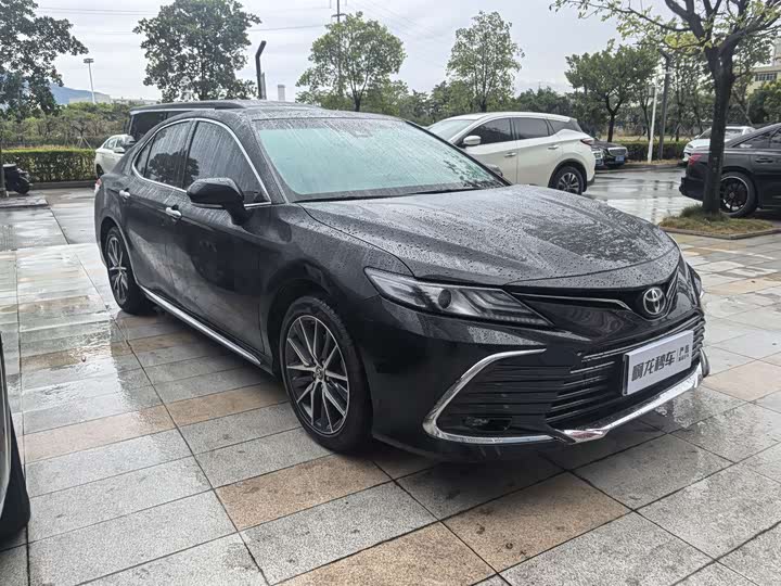 Фото 3 - Toyota Camry