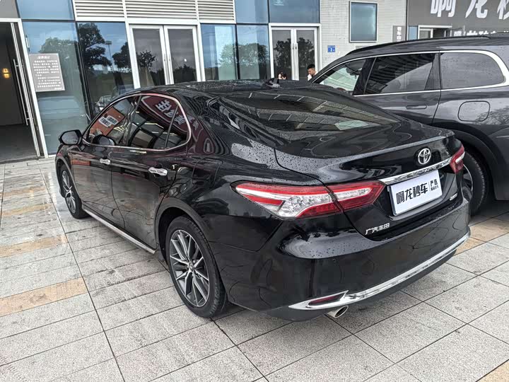 Фото 9 - Toyota Camry