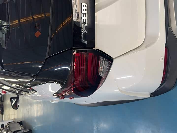 Фото 5 - Toyota Yaris L Hatchback