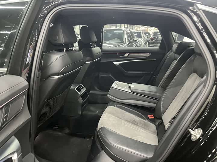 Фото 6 - Audi A6L