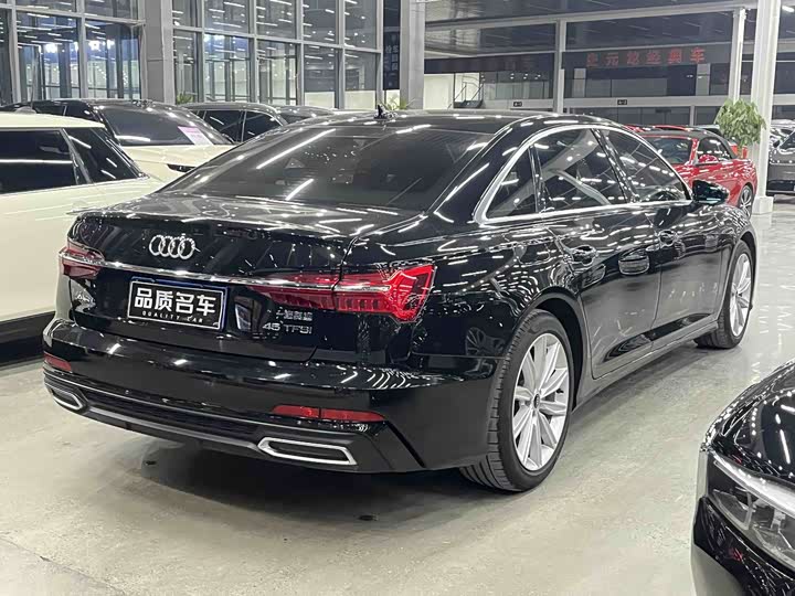 Фото 8 - Audi A6L