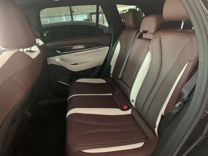 Фото 10 - Geely Monjaro