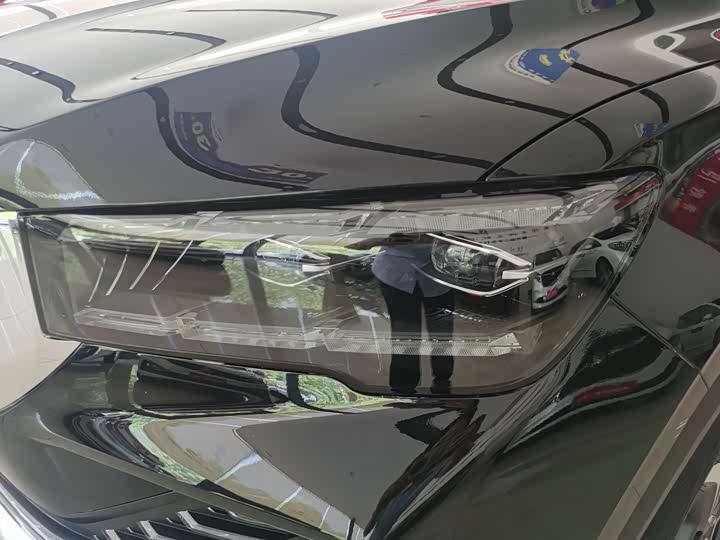 Фото 11 - Geely Monjaro