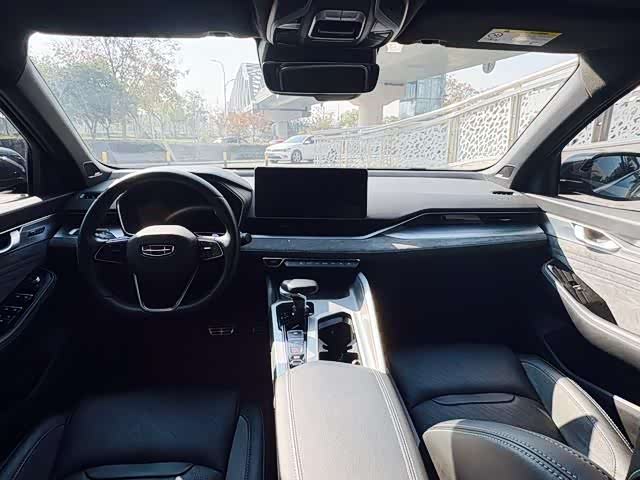 Фото 8 - Geely Preface