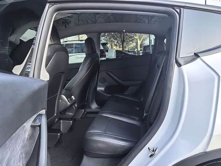 Фото 10 - Tesla Model Y