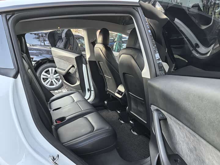 Фото 14 - Tesla Model Y