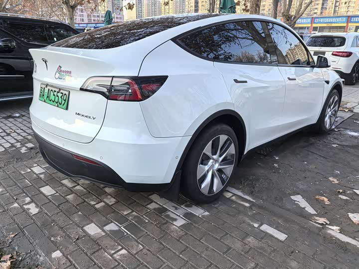 Фото 3 - Tesla Model Y