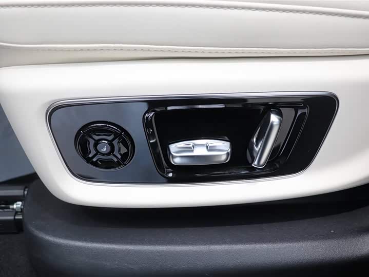 Фото 12 - LiXiang L9