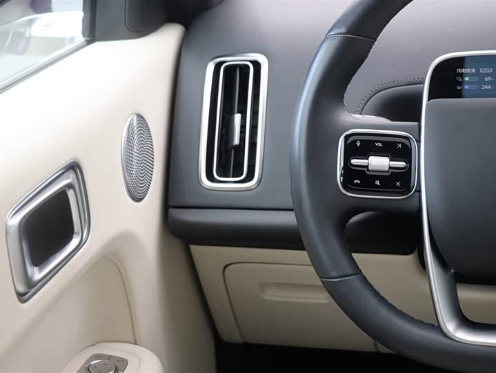 Фото 18 - LiXiang L9