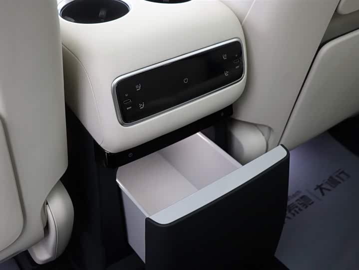 Фото 20 - LiXiang L9