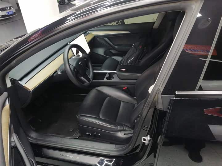 Фото 15 - Tesla Model 3