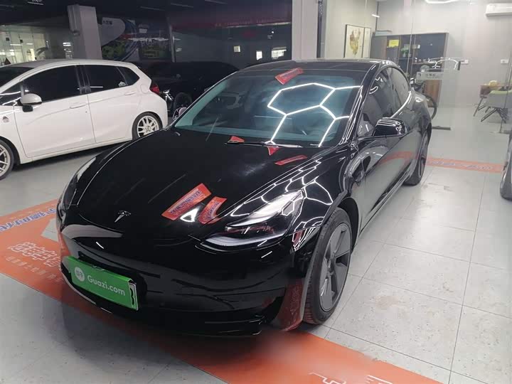 Фото 2 - Tesla Model 3