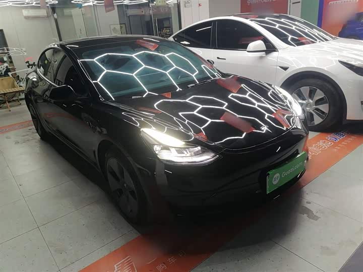 Фото 4 - Tesla Model 3