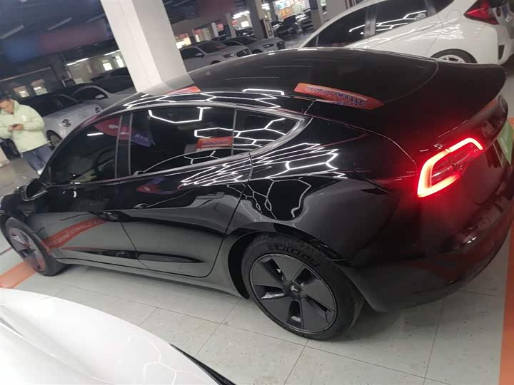 Фото 5 - Tesla Model 3