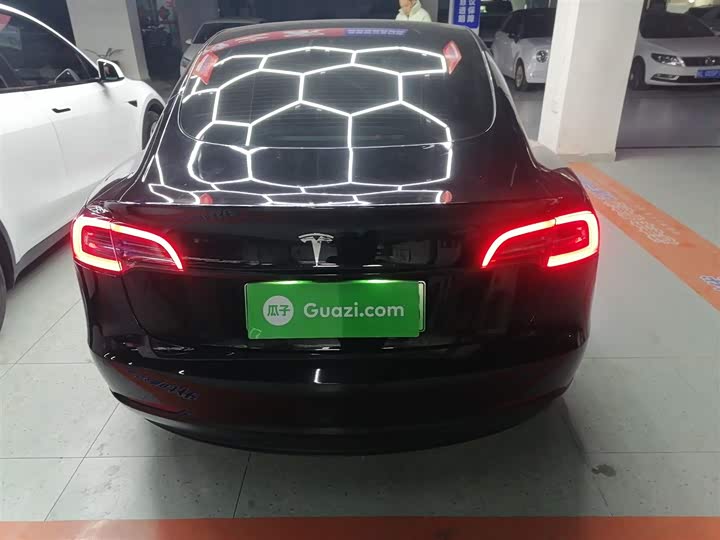 Фото 6 - Tesla Model 3