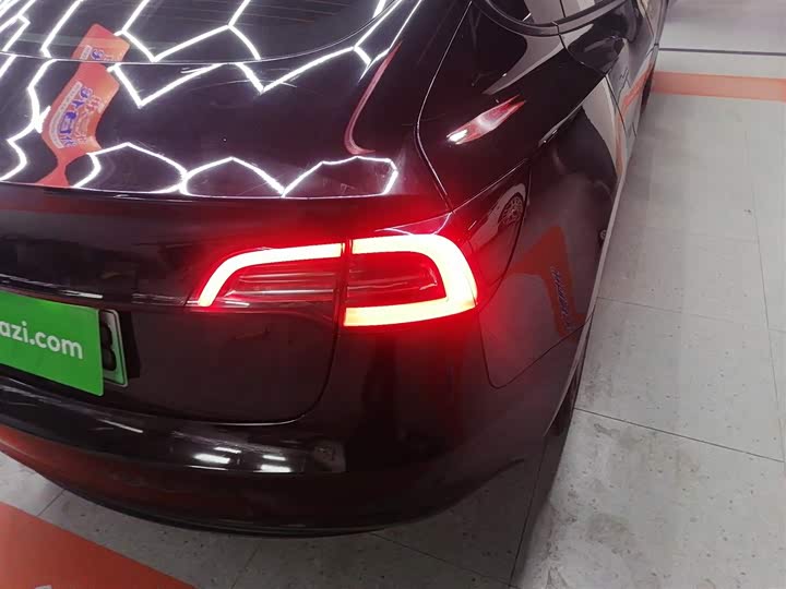 Фото 8 - Tesla Model 3