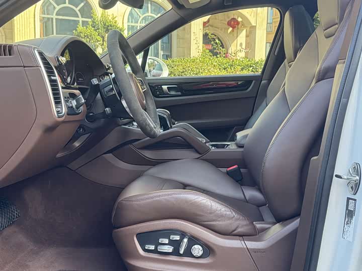 Фото 7 - Porsche Cayenne Hybrid