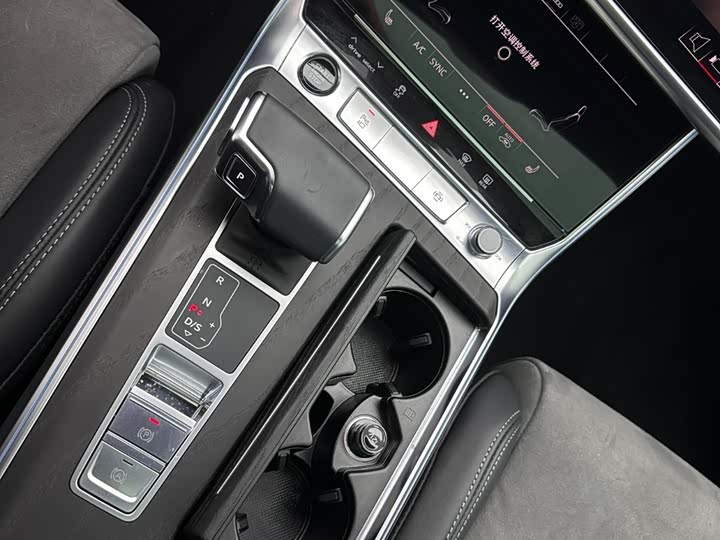 Фото 12 - Audi A6L