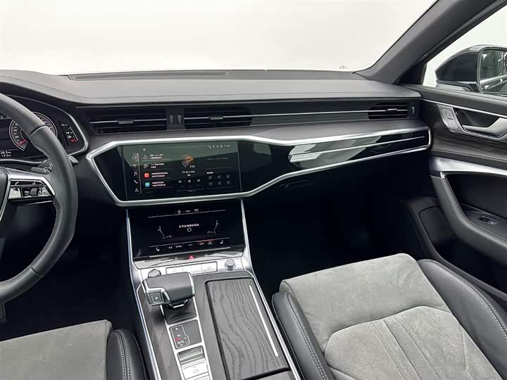 Фото 14 - Audi A6L