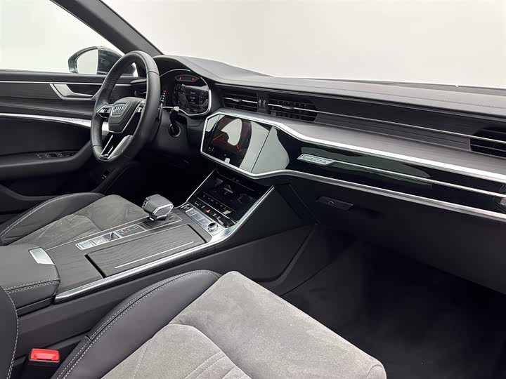 Фото 15 - Audi A6L