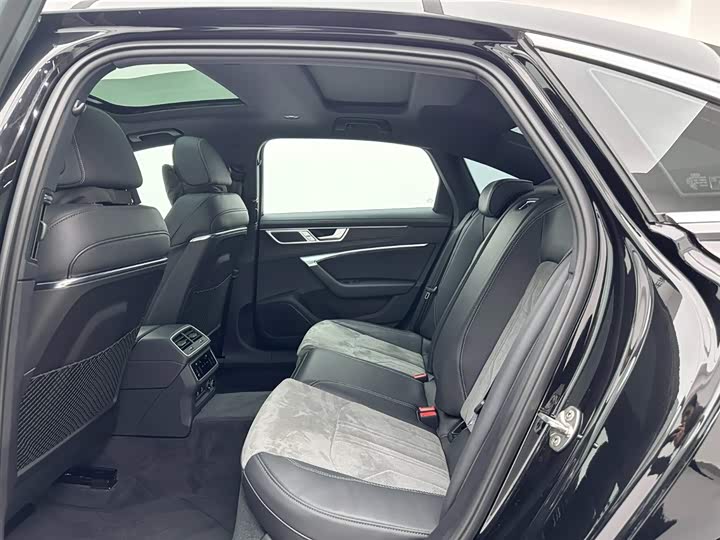 Фото 18 - Audi A6L