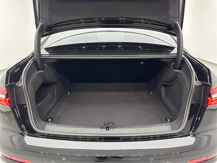 Фото 25 - Audi A6L