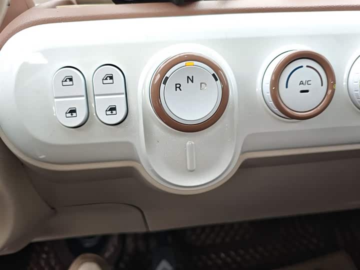 Фото 14 - Bestune Pony