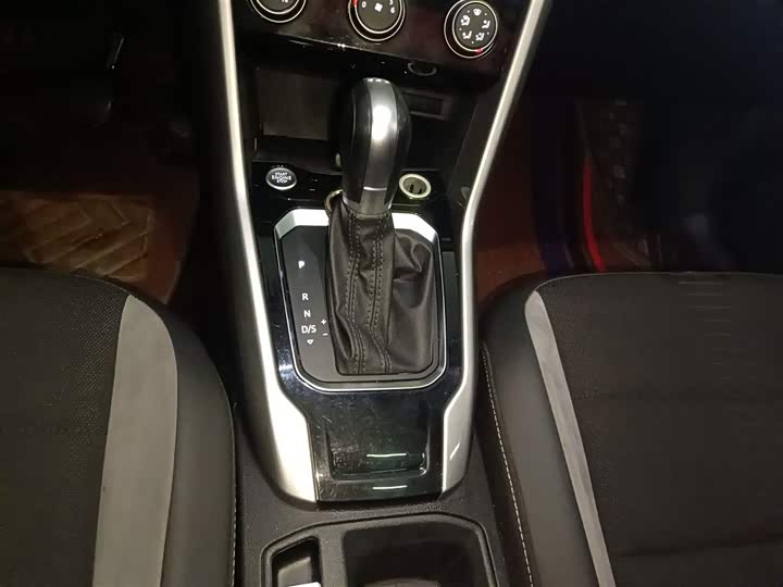 Фото 14 - Volkswagen T-Roc